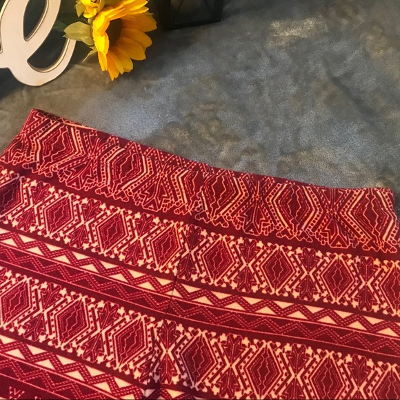 SALE! 🤎❤️FUN print LEGGINGS!❤️🤎 - Picture 3 of 6